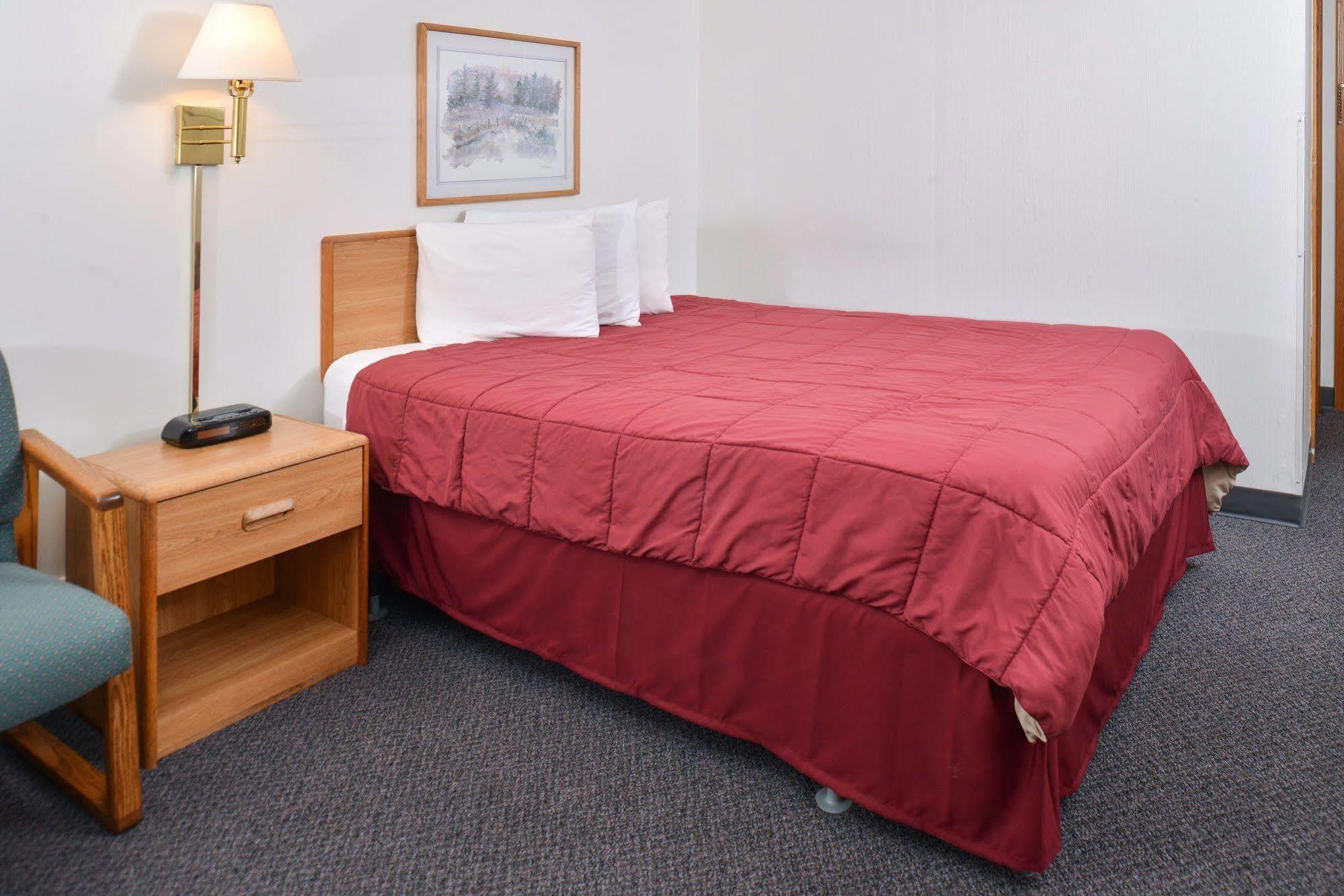 Sauk River Inn & Suites, A Travelodge By Wyndham Sauk Centre Exterior photo
